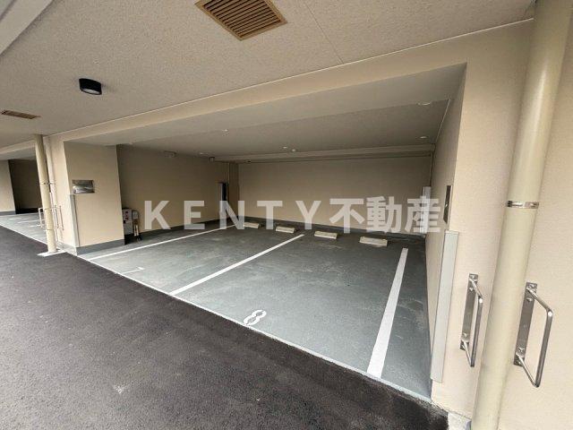駐車場　駐車場があるので、車を買う予定の方も安心です