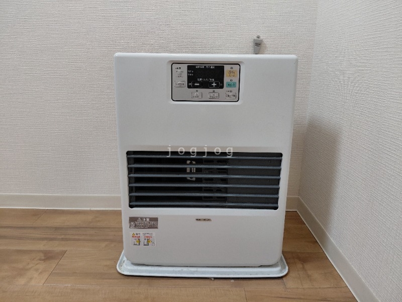 その他設備　冬はあったか石油ストーブです。