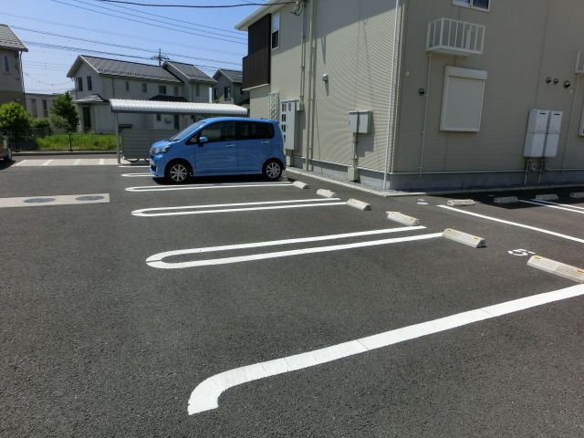 駐車場　敷地内に駐車場あります