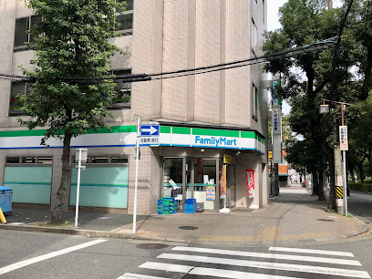 コンビニ　ファミリーマート 金山一丁目店（コンビニ）まで447m