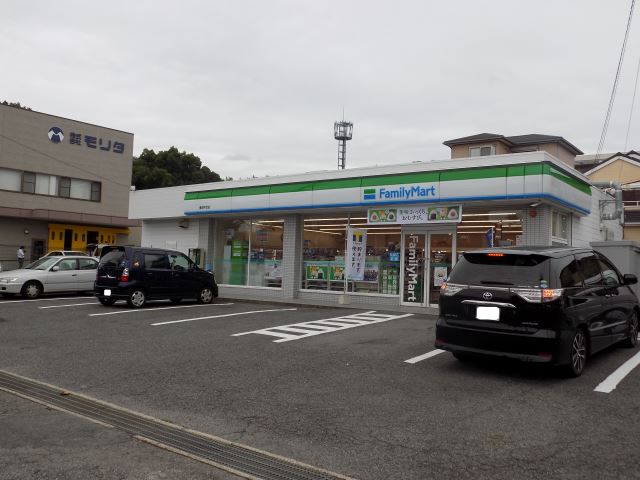 コンビニ　ファミリーマート（コンビニ）まで340m