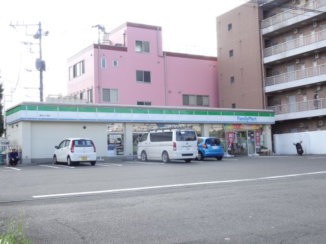 その他　ファミリーマート（その他）まで560m