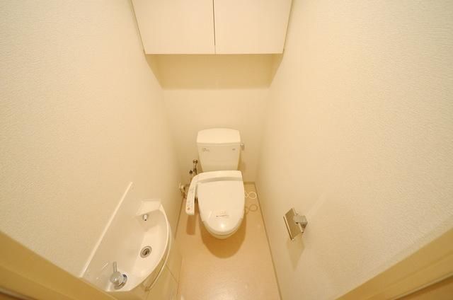 トイレ　別タイプ部屋　参考写真です