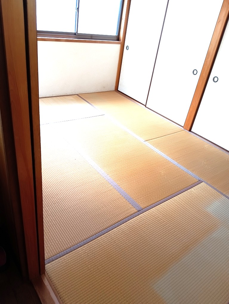 脇谷貸家の居間写真