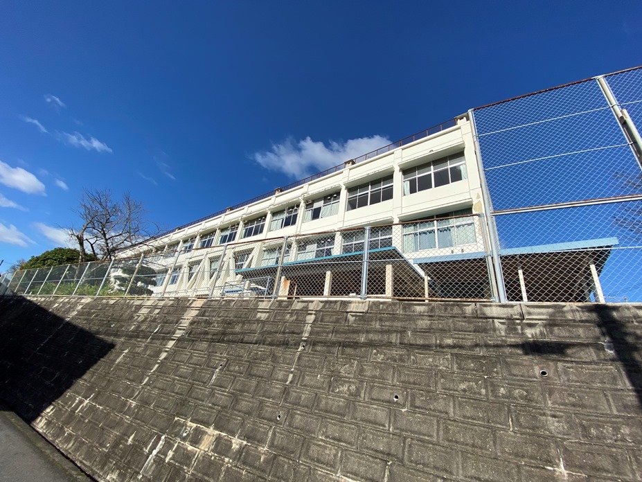 小学校　広島市立畑賀小学校（小学校）まで332m