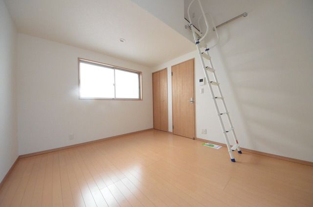 居室・リビング　☆明るいお部屋です☆