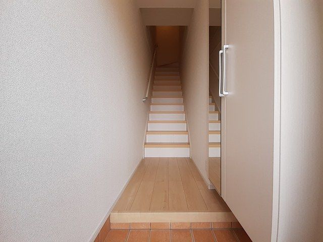 玄関　雨の日でも安心のサンルームです