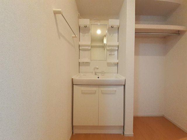 洗面設備　清潔感のあるトイレです
