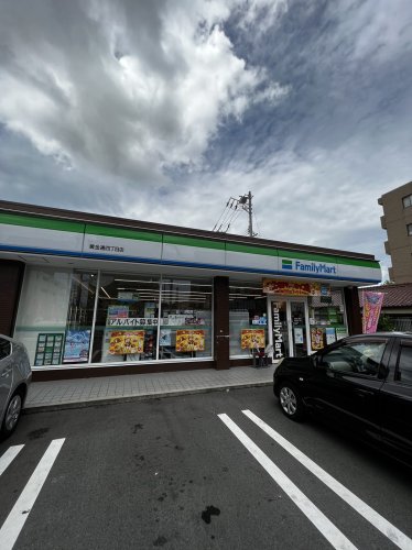コンビニ　ファミリーマート 黄金通四丁目店（コンビニ）まで334m