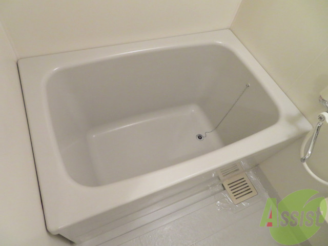 バス・シャワールーム　湯船があるので、疲れた時はゆっくりと湯船につかりましょう。