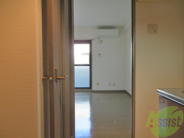 玄関　玄関からの目線です。光が差し込む素敵なお部屋ですよ。