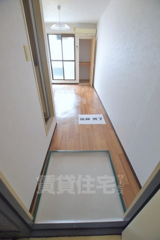 地下鉄四つ橋線 玉出駅 徒歩7分 5階建 築38年の玄関写真