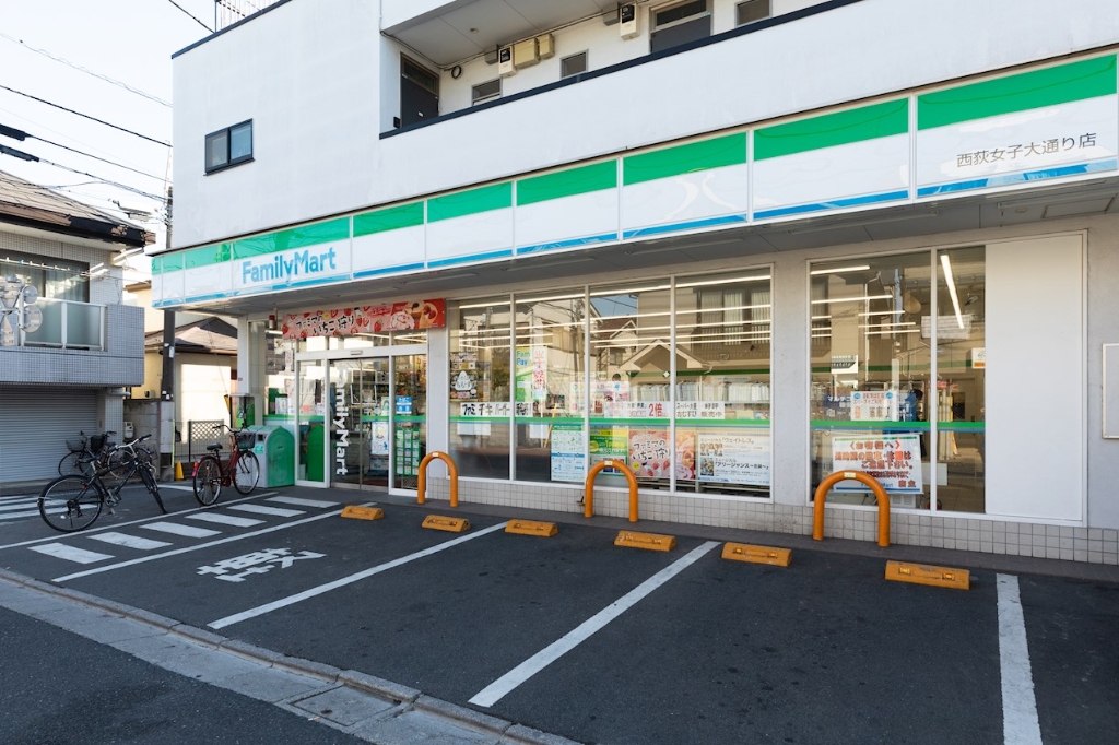 コンビニ　ファミリーマート 西荻女子大通り店（コンビニ）まで191m