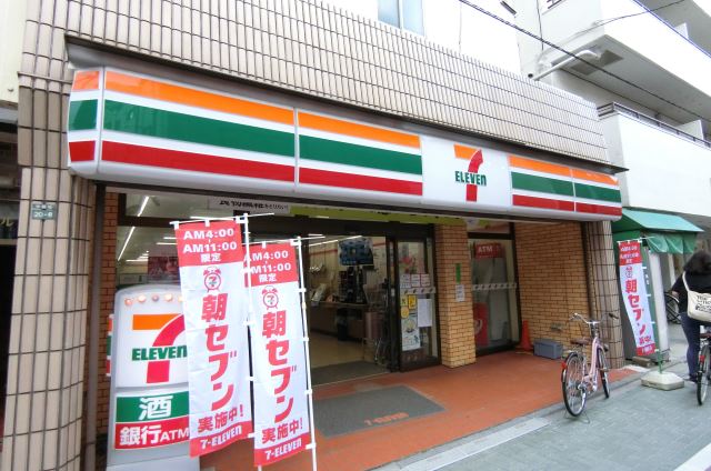 コンビニ　セブンイレブン（コンビニ）まで390m