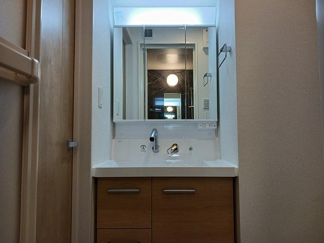 洗面設備　使いやすい洗面所です