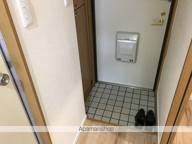 ＪＲ山陽本線 福山駅 バス乗車時間：15分 最寄りバス停で下車 徒歩5分 7階建 築26年の玄関写真