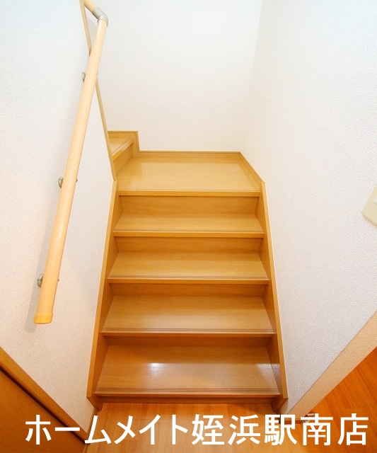 その他部屋・スペース　★階段を上がってお部屋へ☆参考写真