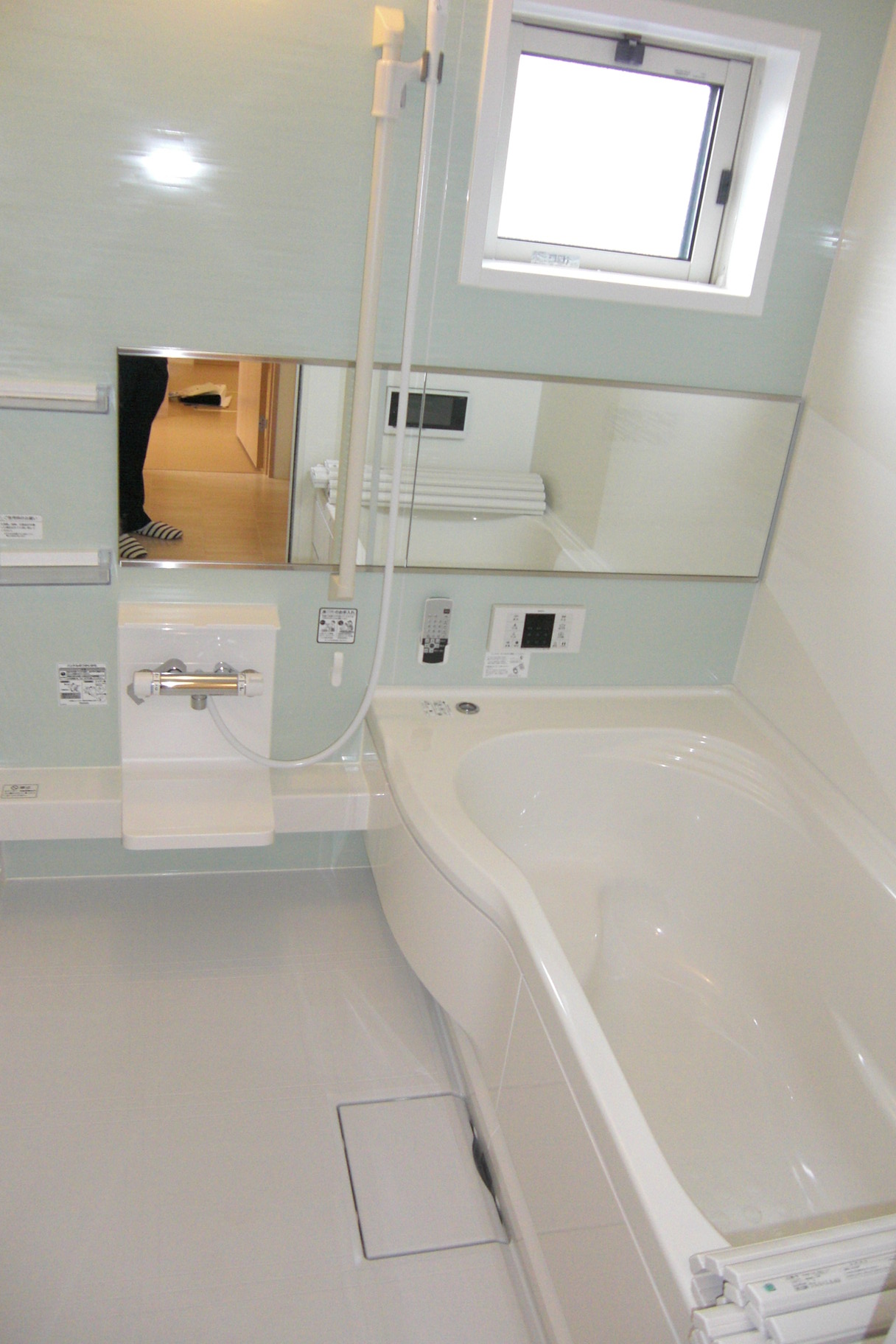 バス・シャワールーム　D-roomならではの一坪風呂です！浴室テレビ付きです！