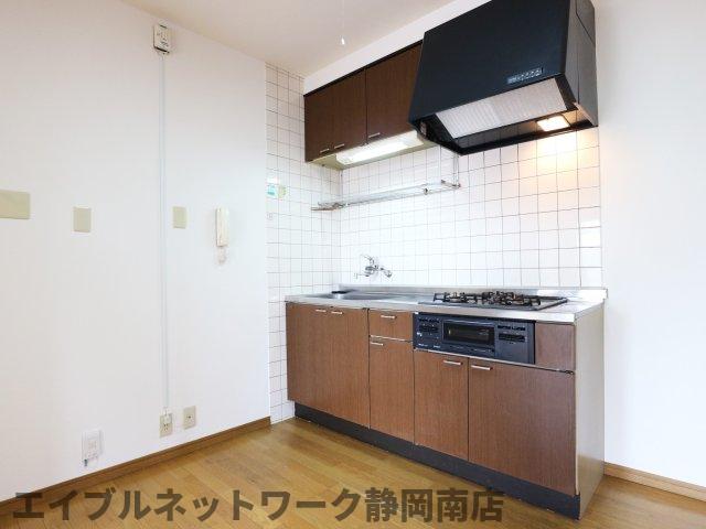 キッチン　コンパクトなキッチンで掃除もラクラク