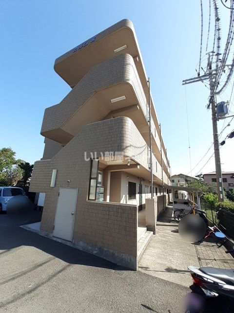 和歌山市本脇のマンションの建物外観