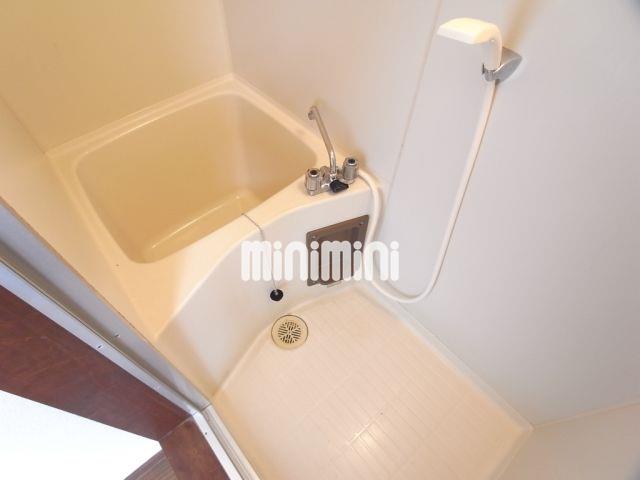 バス・シャワールーム　トイレとセパレートの浴室