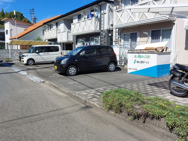 【松山市北斎院町のアパートの駐車場】