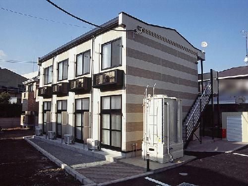 平塚市須賀のアパートの建物外観