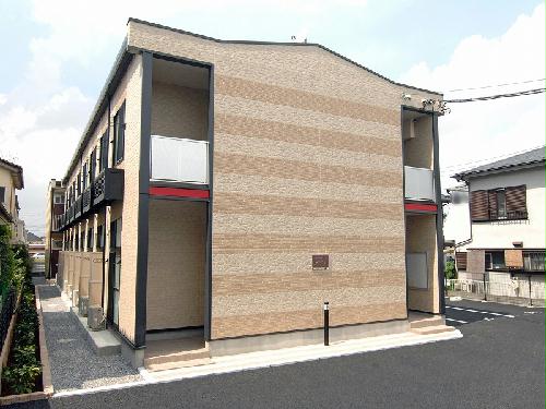 【レオパレスカンパニュールの建物外観】