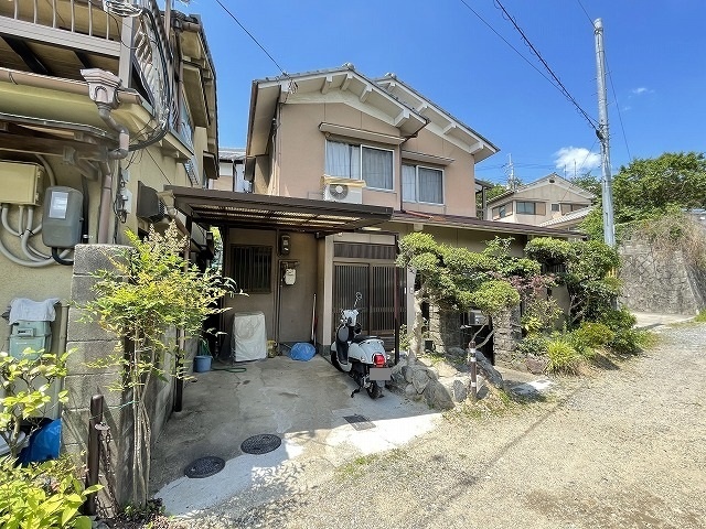 深草中ノ郷山町貸家の建物外観