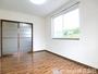 居室・リビング　６帖の洋室です。角部屋で２面に窓があります。