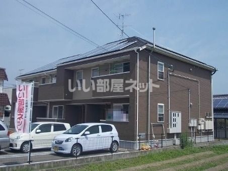 西条市小松町新屋敷のアパートの建物外観