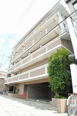 【プレサンス京都二条城前の建物外観】