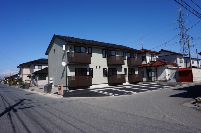 Raffine Village103 1LDKの建物外観