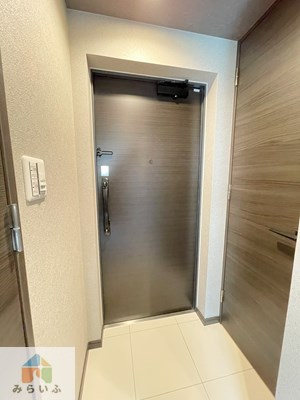 【名古屋市東区筒井のマンションの玄関】