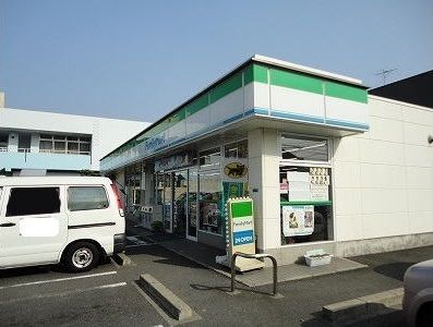 コンビニ　ファミマ小倉南方２丁目店（コンビニ）まで800m
