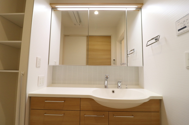 洗面設備　洗髪洗面化粧台