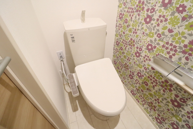 トイレ　温水洗浄暖房便座