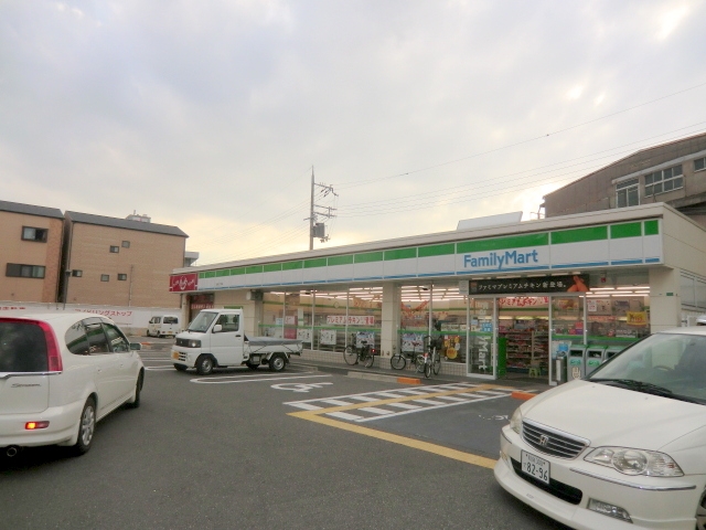 コンビニ　ファミリーマート（コンビニ）まで491m