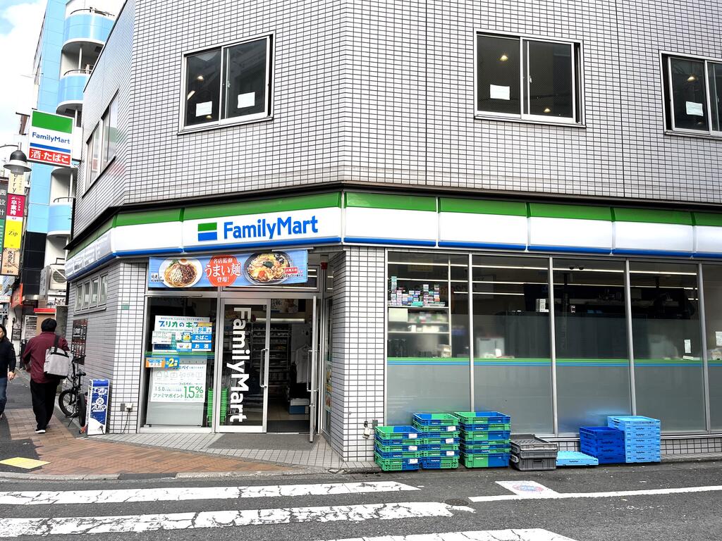コンビニ　ファミリーマート立教通り店（コンビニ）まで126m