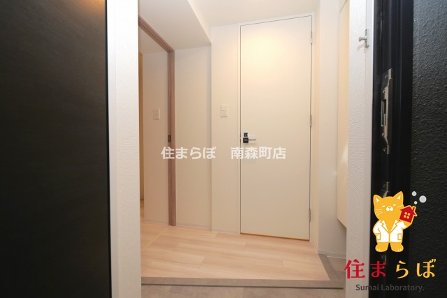 玄関　「気になったら、LINEで気軽に相談できますよ。」