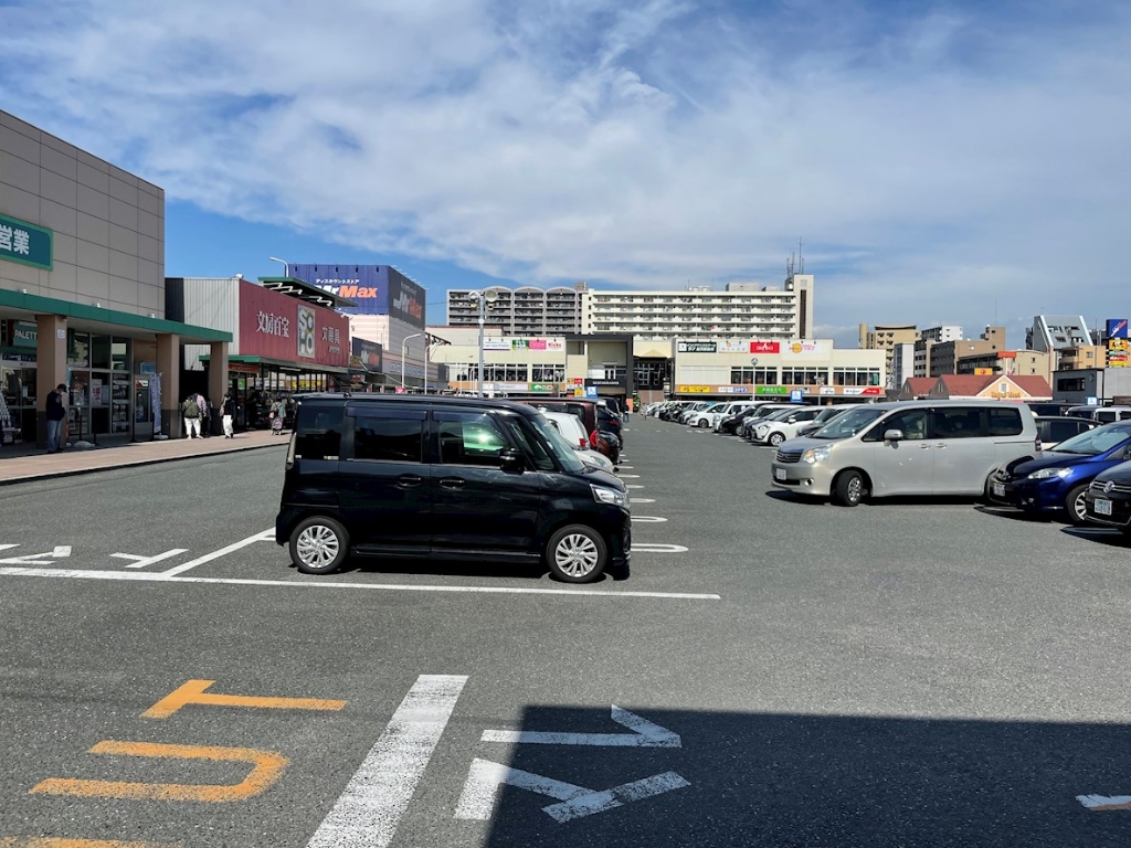 ホームセンター　MrMax(ミスターマックス) 姪浜店（ホームセンター）まで1408m