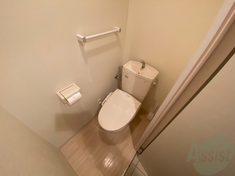 トイレ　トイレです。ウォシュレット付を探している方、おすすめです。