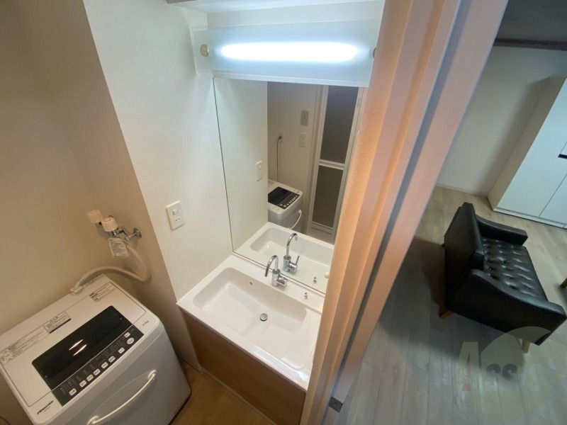 洗面設備　独立洗面台です。大きくてよいですね。シャンプーもできます！