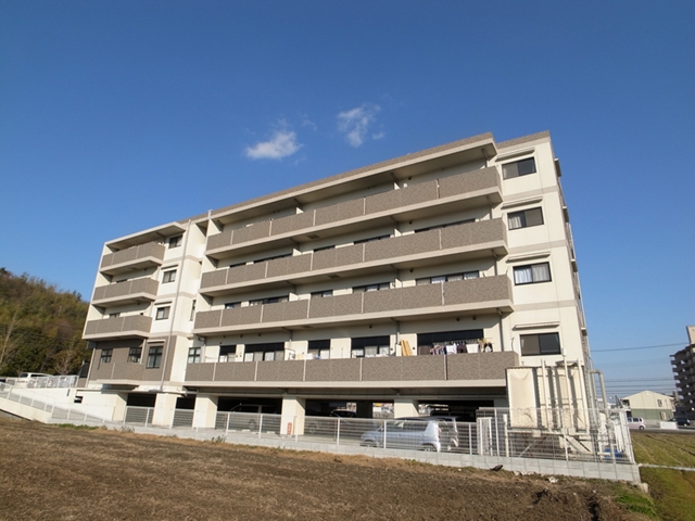 建物外観　鉄筋コンクリート造のマンション