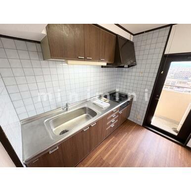 キッチン　※写真は他号室を含む為現状優先とさせて頂きます