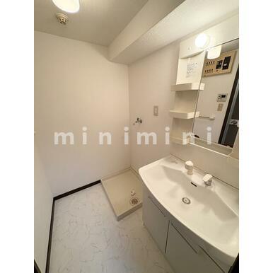 洗面設備　※写真は他号室を含む為現状優先とさせて頂きます