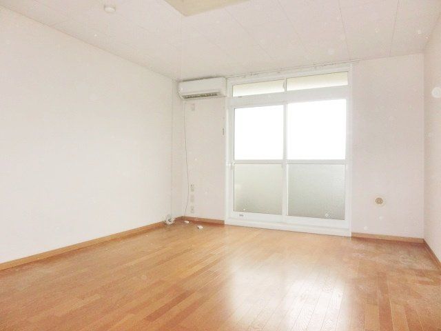 居室・リビング　採光の良い明るいお部屋です