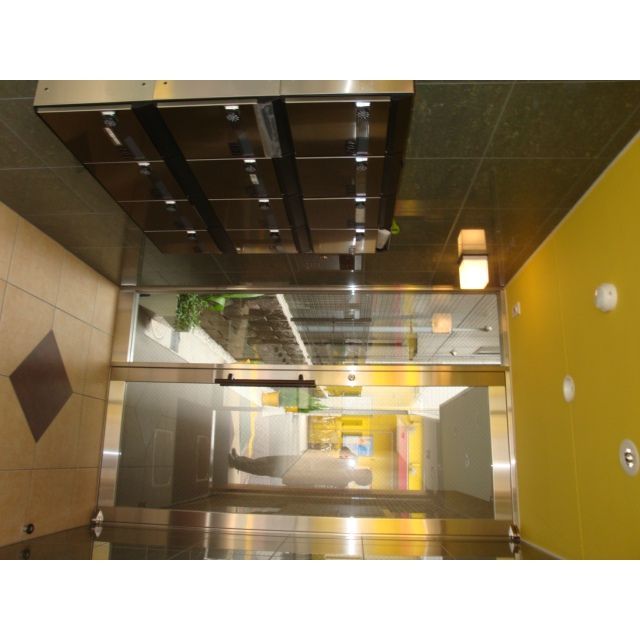 エントランス　メールボックス、オートロック（手動扉）