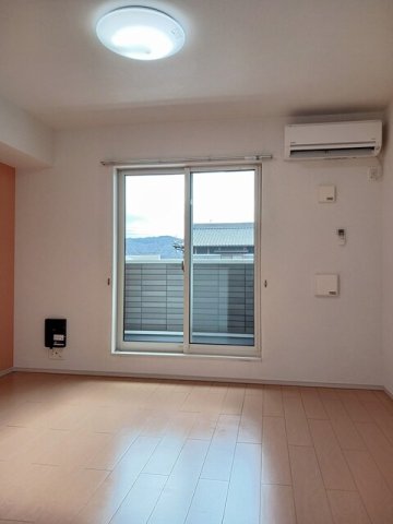 居室・リビング　こちらの居間で趣味の時間をお楽しみください