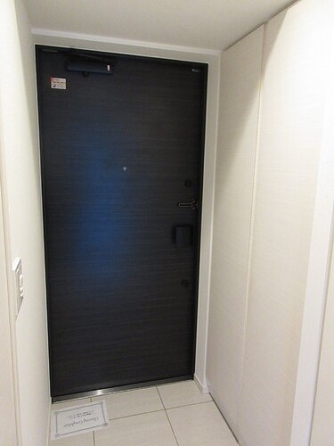 玄関　玄関　※2023年2月撮影時